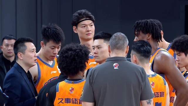 开云体育官网-上海男篮3连胜升至第2，北京残阵差距大，白边16+14 洛夫顿被弃用